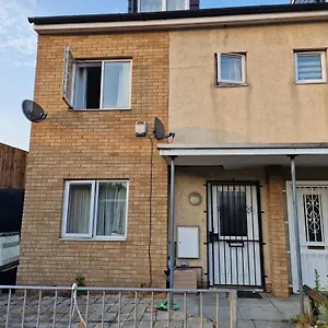 Mile End Budget , London United Kingdom