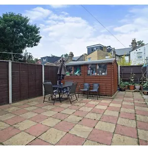 Guest house The Leyton Oasis, London
